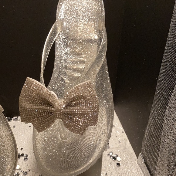 Top Moda blingy silver bowtie sandals - Picture 5 of 8